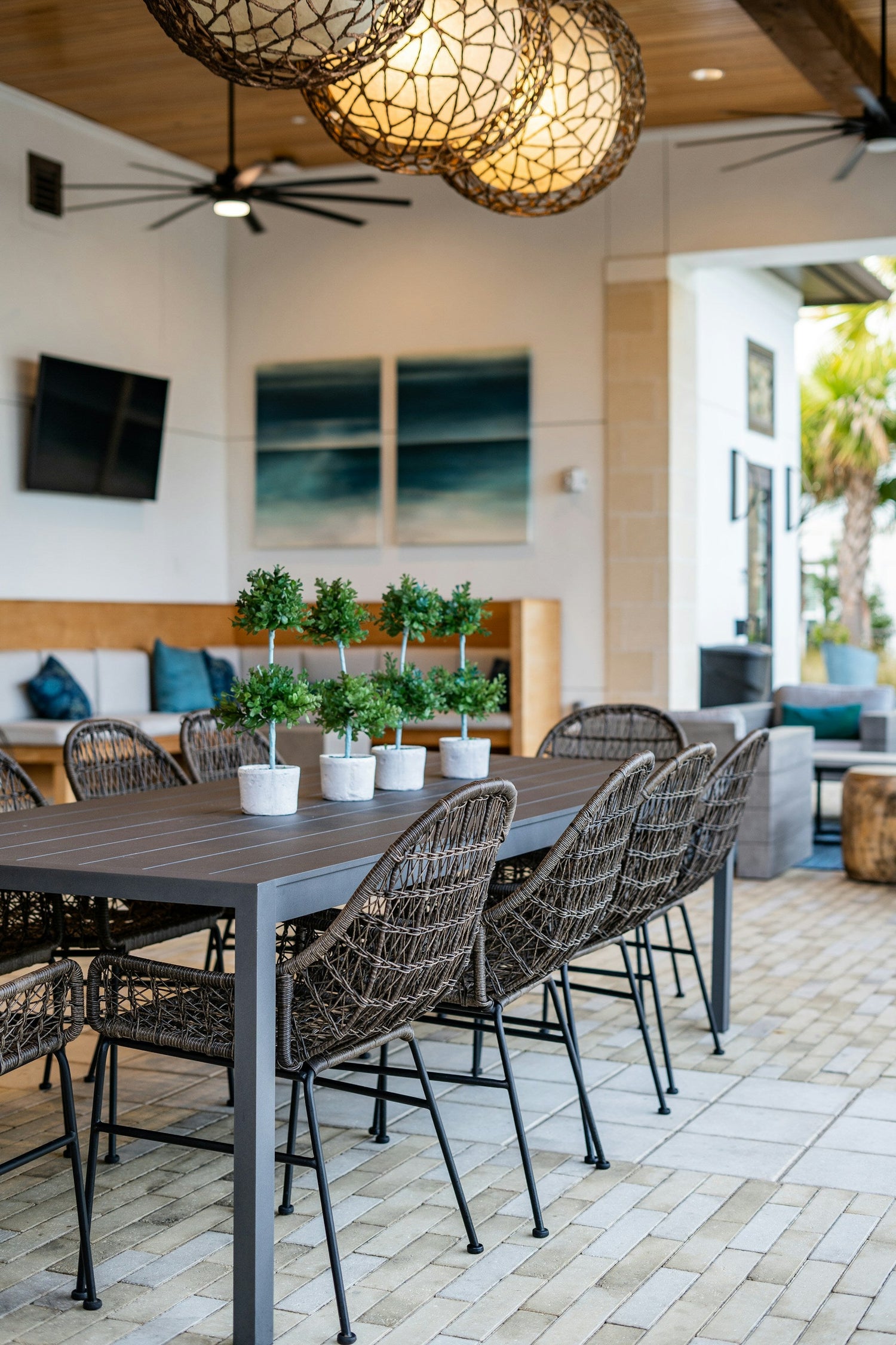 Patio Furniture & Décor
